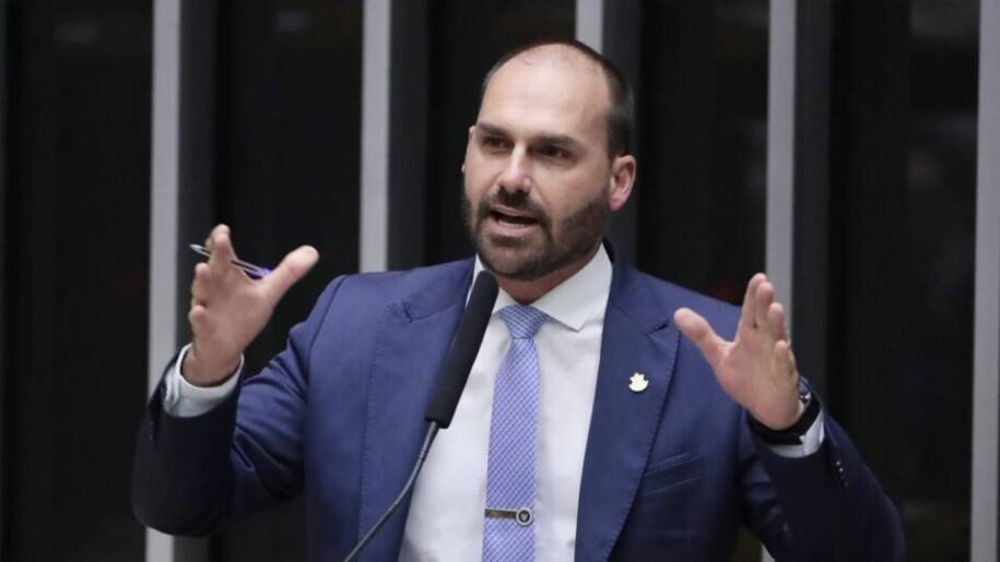 Eduardo Bolsonaro defende rompimento com Novo após críticas de Zema sobre Flávio