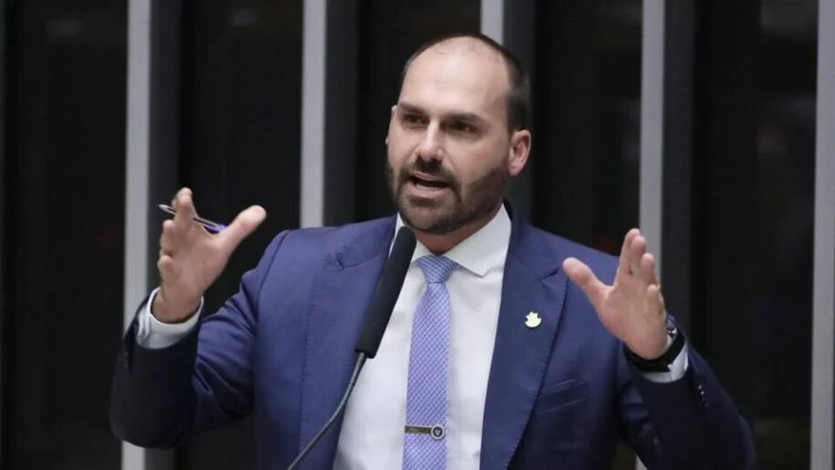 Eduardo Bolsonaro defende rompimento com Novo após críticas de Zema sobre Flávio