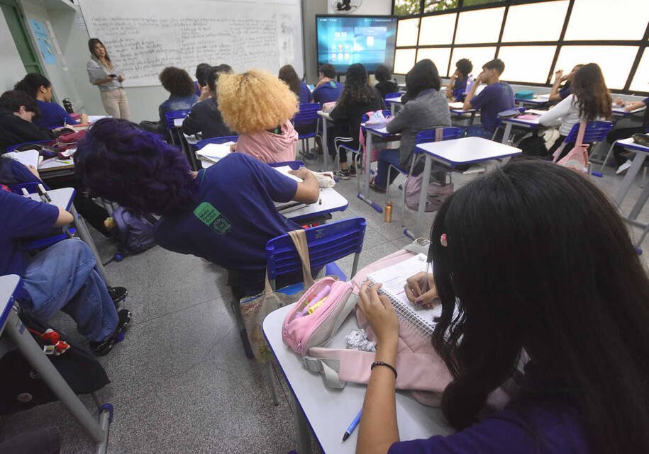 Eduardo Riedel nomeia 90 professores e amplia vagas em 29 cidades de MS