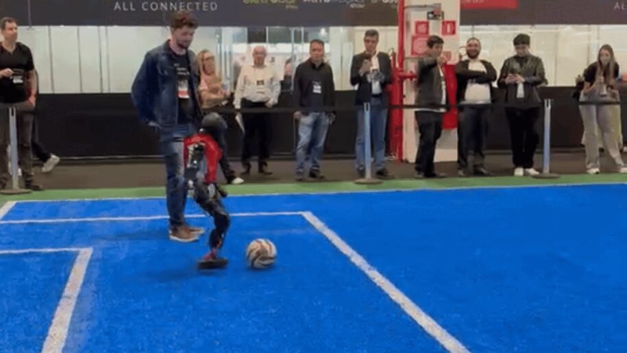 Eletrolar Show 2026 revela robôs humanoides jogando futebol em parceria com AI Brasil