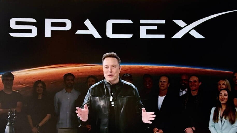 Elon Musk se torna o 1º trilionário, mas vive em casa de 37 m² em Boca Chica