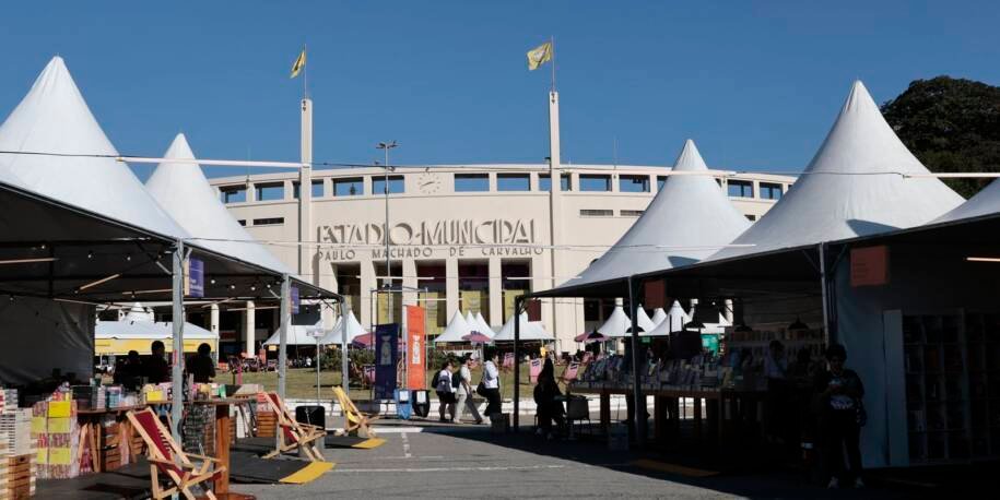 Feira do Livro no Pacaembu traz Nei Lopes e Zélia Duncan até domingo; confira!