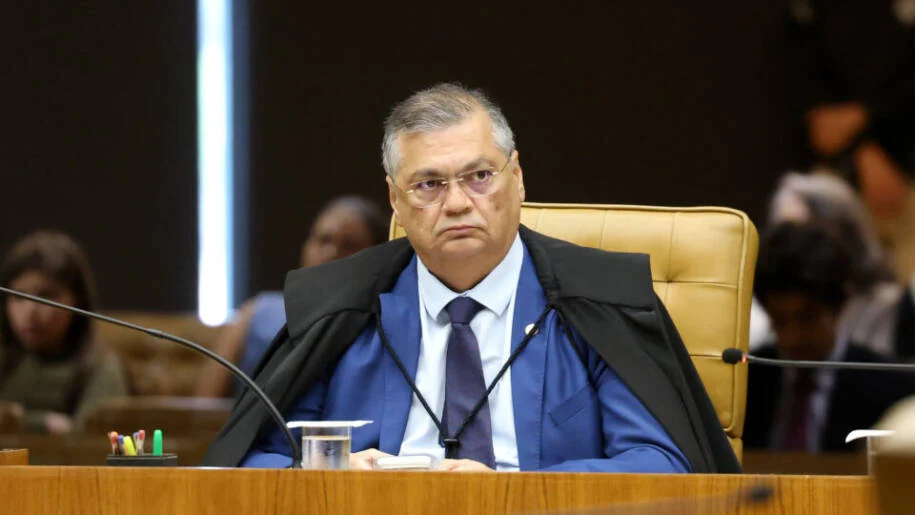 Flávio Dino impõe multa a estados por falta de transparência em emendas Pix