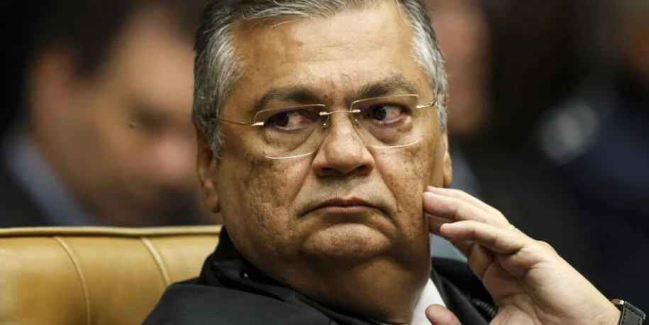 Flávio Dino mantém suspensão de ofensas de Sargento Salazar contra David Almeida
