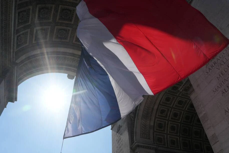 França desafia Noruega e revela 13 fusos horários em herança colonial