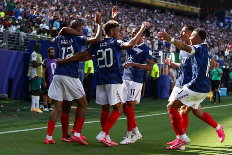 França vence Senegal e Mbappé se torna maior artilheiro da história do país