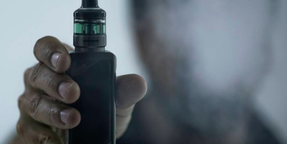 Fundação do Câncer alerta: 15 milhões de jovens usam vapes perigosos no Brasil