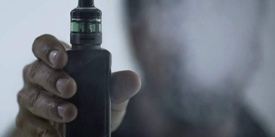 Fundação do Câncer alerta: 15 milhões de jovens usam vapes perigosos no Brasil