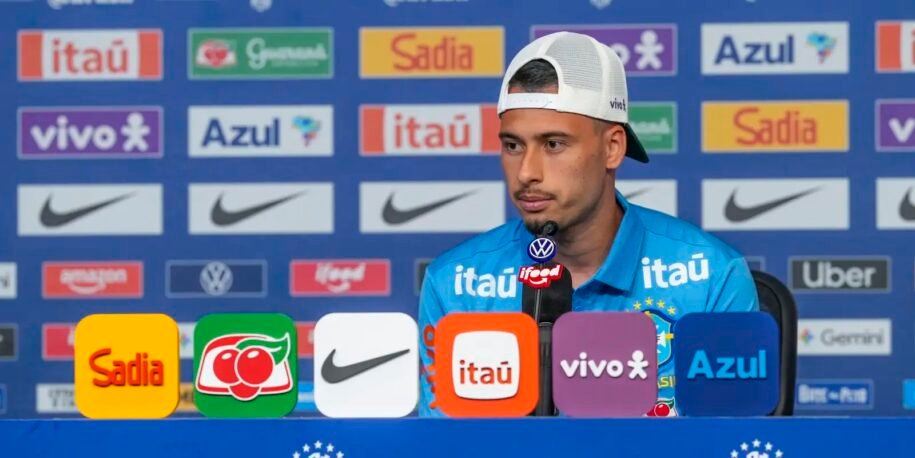 Gabriel Martinelli admite jogar na ponta direita e critica lesão de Raphinha