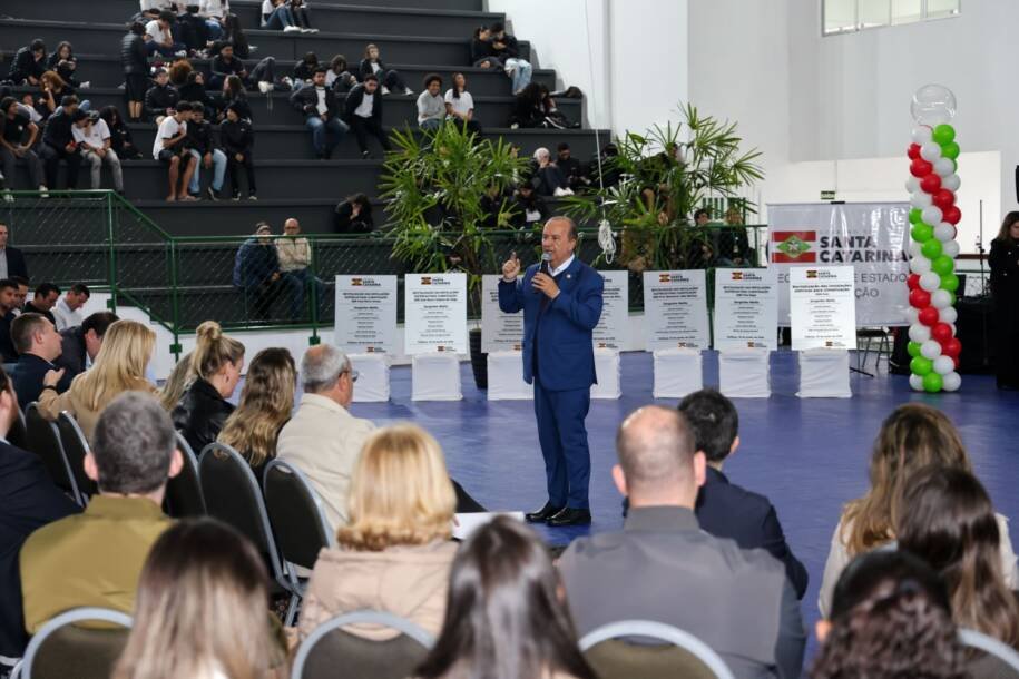 Governador Jorginho Mello inaugura complexo desportivo e reformas em Palhoça