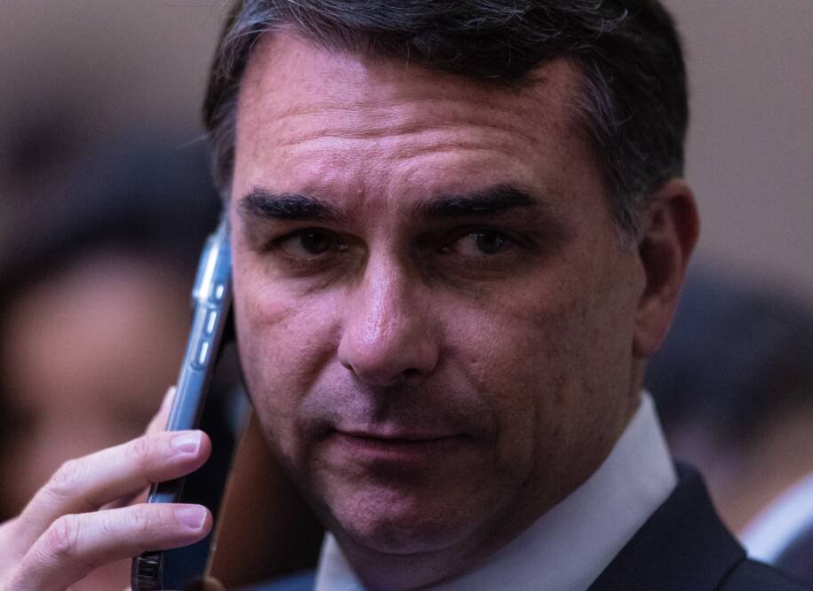 Governo brasileiro denuncia família Bolsonaro por tarifa de 25% dos EUA