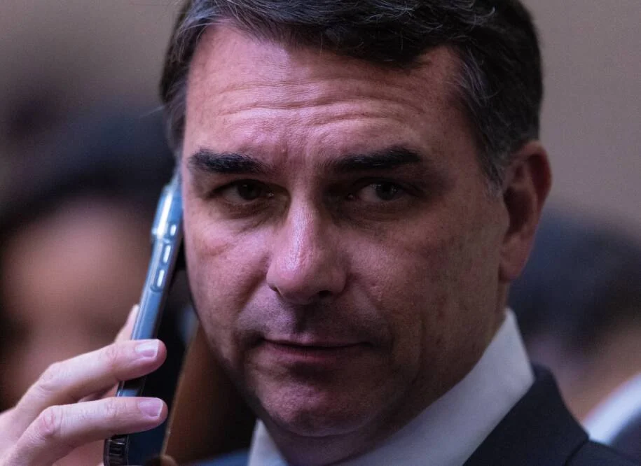 Governo brasileiro denuncia família Bolsonaro por tarifa de 25% dos EUA