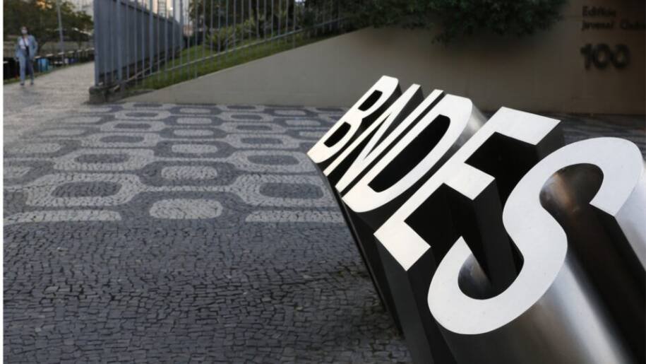 Governo Lula enfrenta déficit de R$ 53 bilhões após queda de repasses do BNDES