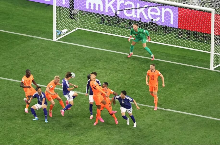 Holanda e Japão empatam em 2 a 2 no AT&T Stadium e agitam a Copa do Mundo