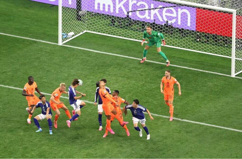 Holanda e Japão empatam em 2 a 2 no AT&T Stadium e agitam a Copa do Mundo