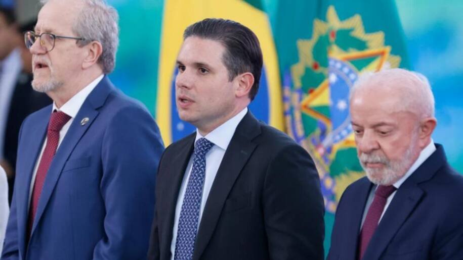Hugo Motta recebe projeto de Lula que aumenta teto do MEI e gera expectativa