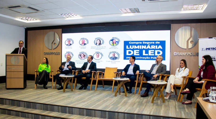 Imetro-SC lança cartilha e capacita gestores para barrar fraudes em iluminação pública