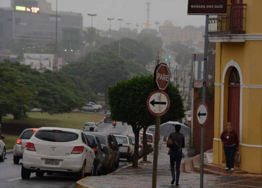 Instituto Nacional de Meteorologia prevê queda de temperatura após 88 mm de chuva em Campo Grande