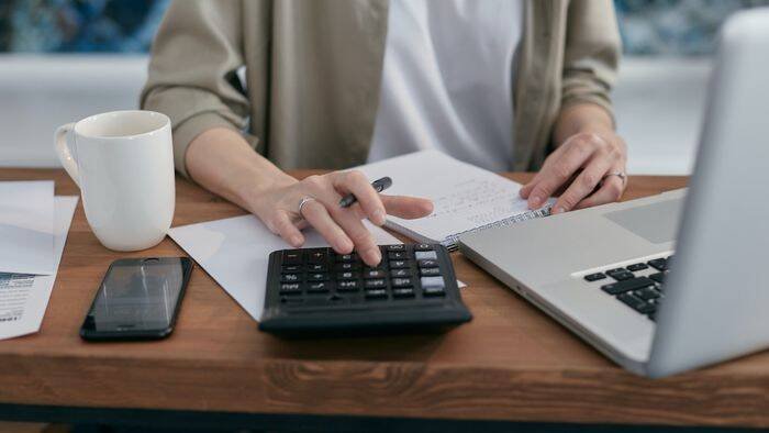 Inteligência Artificial ajuda brasileiros a organizar finanças e evitar dívidas