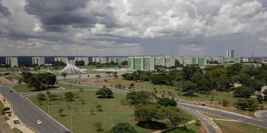 Ipea revela que homens e brancos dominam 75% dos cargos de direção no serviço público