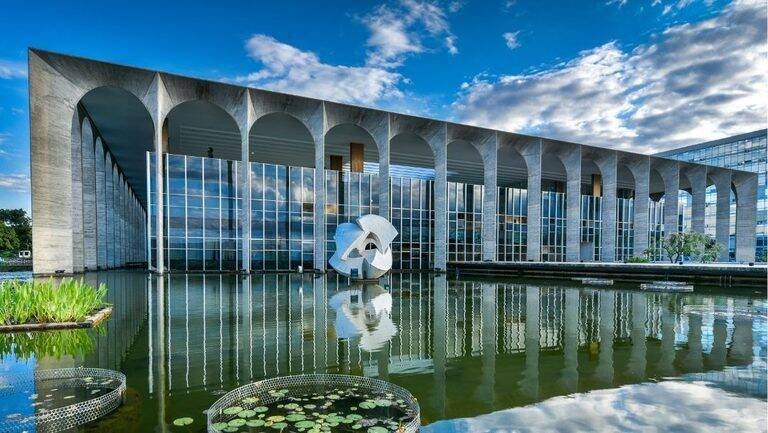 Itamaraty registra 45% de mulheres aprovadas no concurso, um marco histórico