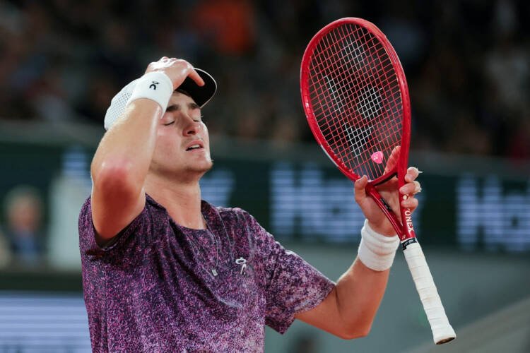 João Fonseca é eliminado nas quartas de Roland Garros por Jakub Menšik em 3 sets