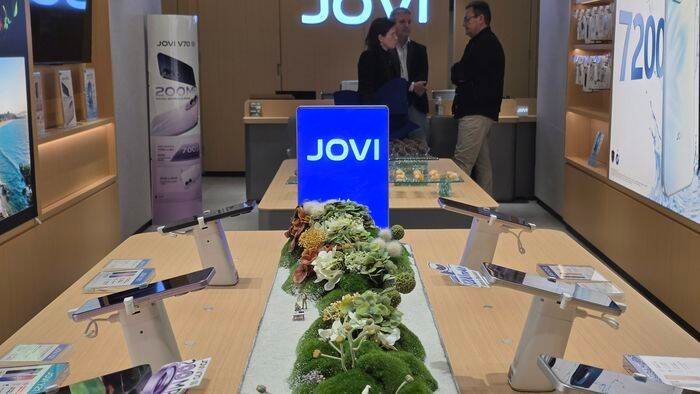 Jovi inaugura loja em Curitiba, mas não tem Jovi T1 disponível