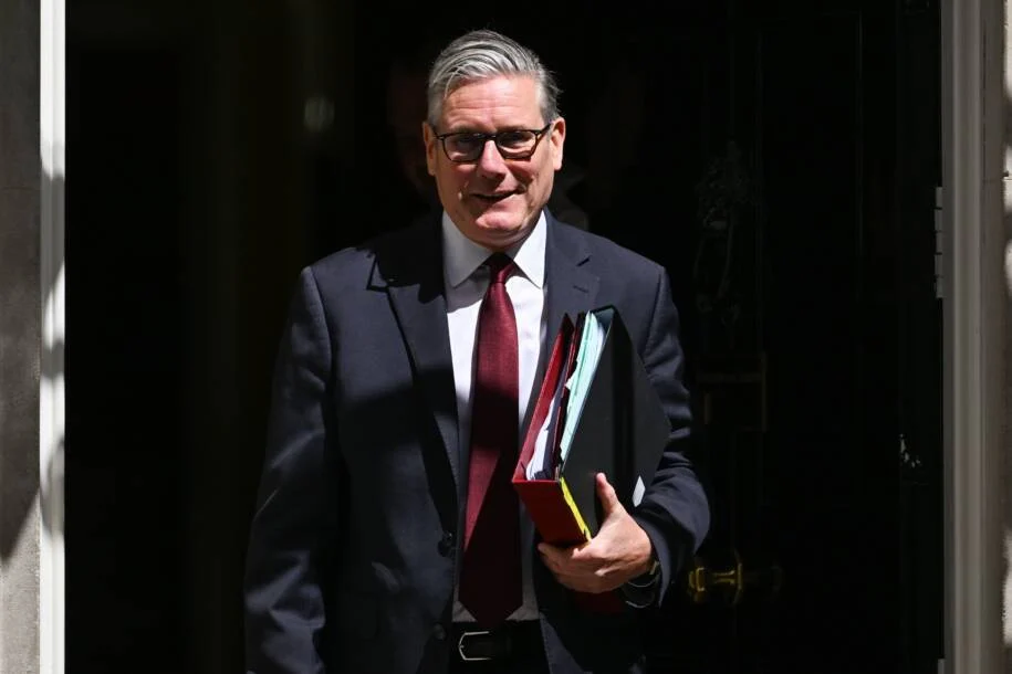 Keir Starmer deve renunciar na segunda-feira após pressão de 100 parlamentares