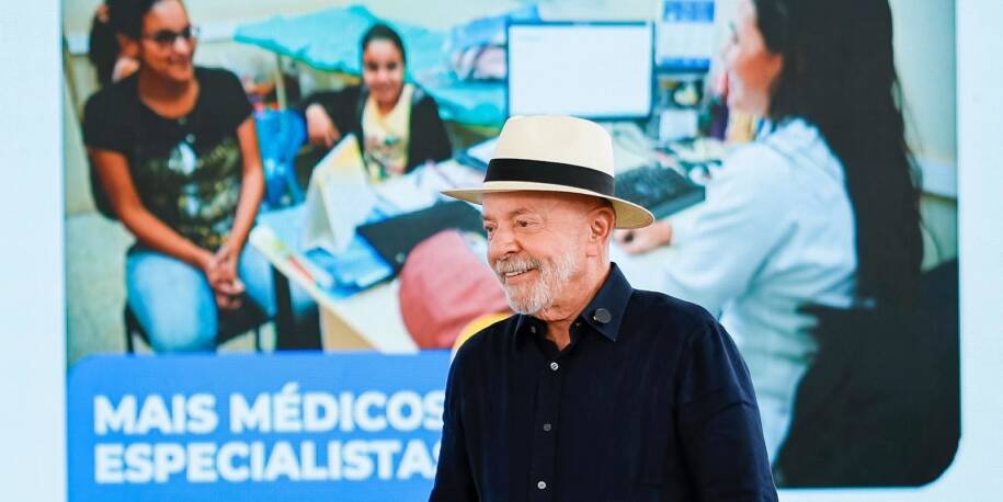 Lula acusa Flávio Bolsonaro de pedir a Trump intervenção no Pix brasileiro