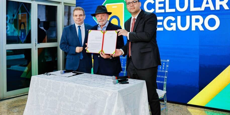 Lula assina decreto e cria Banco Nacional de Celulares para combater roubos