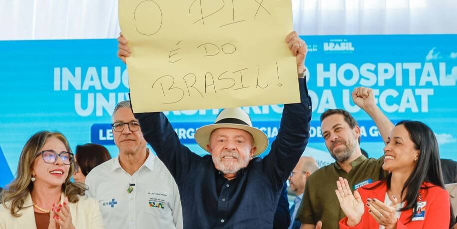 Lula defende Pix e critica EUA por tarifa que ameaça comércio brasileiro