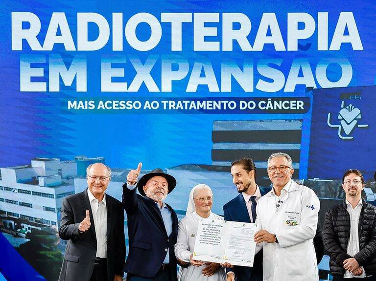 Lula e Padilha entregam aceleradores lineares e reforçam oncologia no SUS