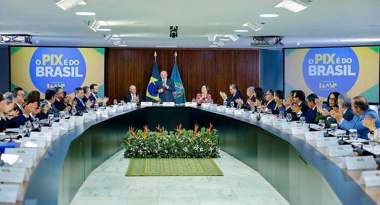 Lula enfrenta ameaça de tarifaço dos EUA em reunião ministerial decisiva