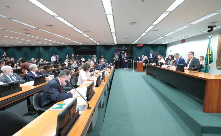 Lula enfrenta dilema com PEC que reduz maioridade e gera polêmica nacional