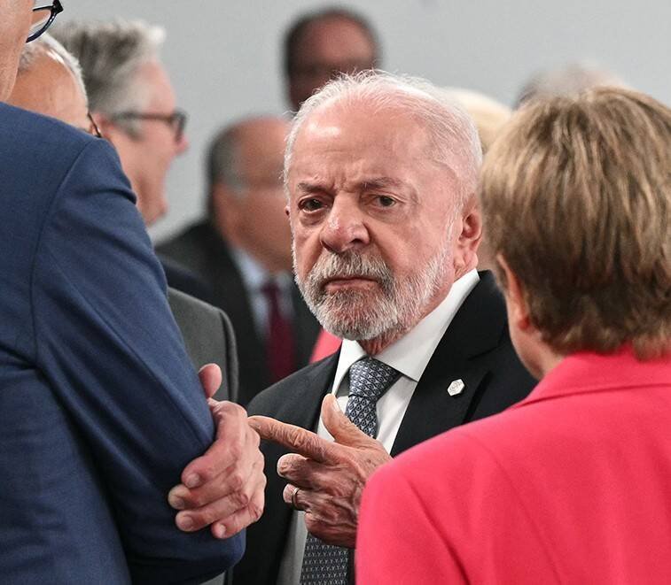 Lula entrega Hospital Universitário em Minas e discute candidatura com Azevedo