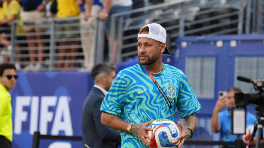 Lula ironiza Neymar e Flávio Bolsonaro defende jogador em disputa acirrada