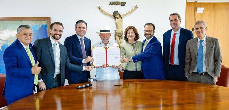Lula propõe aumento de faturamento e contratação de dois empregados para MEIs