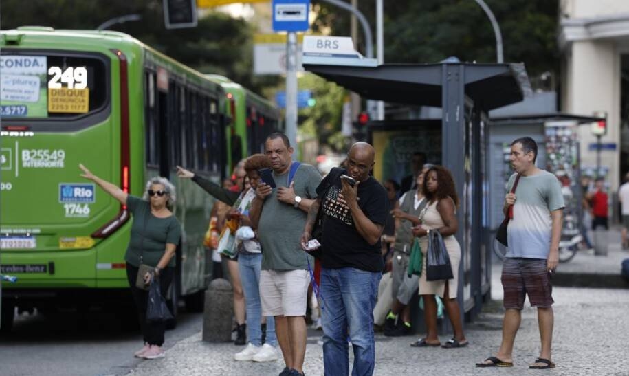 Lula sanciona Lei nº 15.432/2026 e muda transporte público no Brasil
