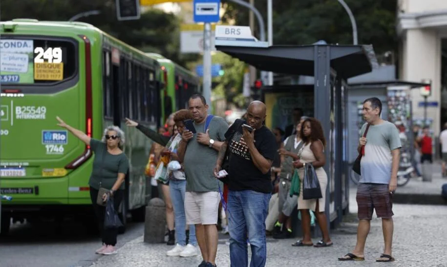 Lula sanciona Lei nº 15.432/2026 e muda transporte público no Brasil