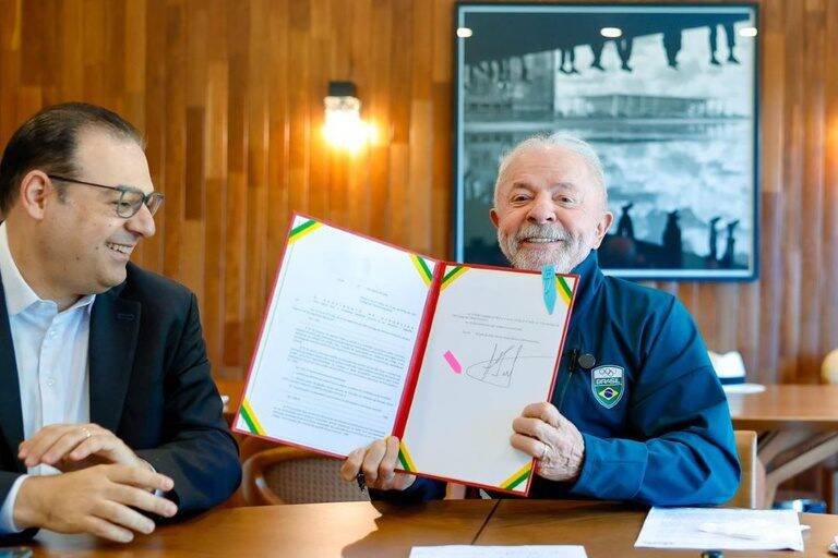 Lula sanciona Lei que garante renovação automática da CNH e transforma motoristas