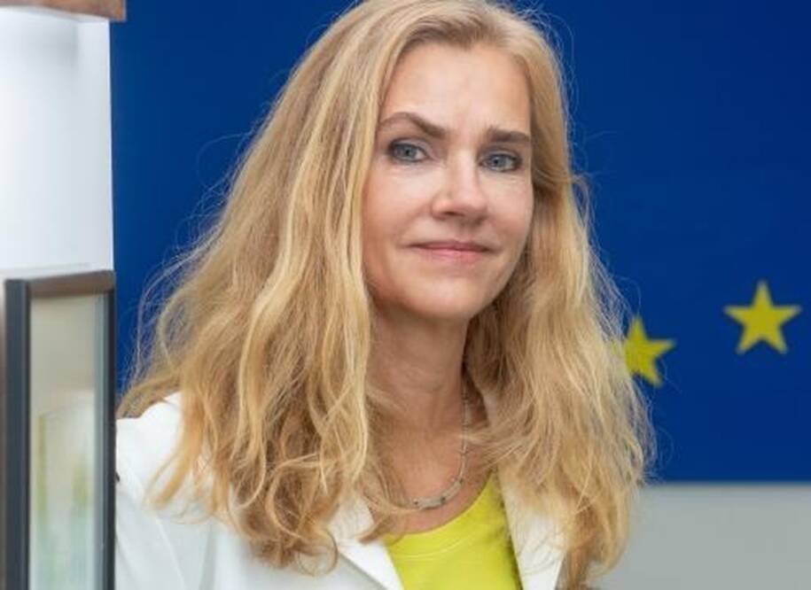 Marian Schuegraf destaca necessidade de uso responsável da IA em conferência no Brasil