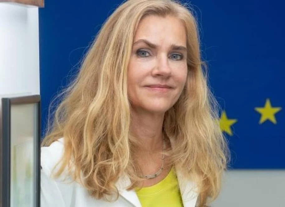 Marian Schuegraf destaca necessidade de uso responsável da IA em conferência no Brasil