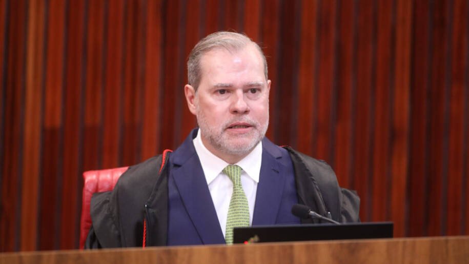 Ministro Dias Toffoli alerta sobre julgamento no TSE e censura a Flávio Bolsonaro