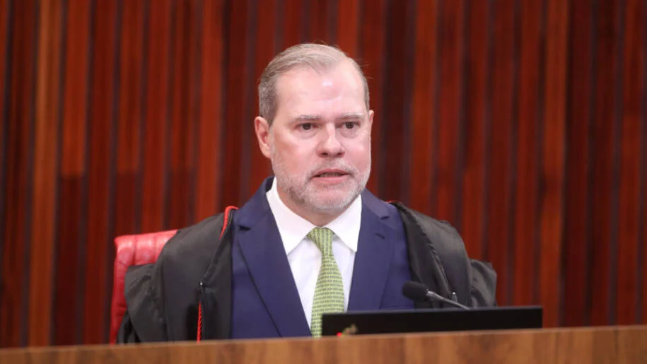 Ministro Dias Toffoli alerta sobre julgamento no TSE e censura a Flávio Bolsonaro