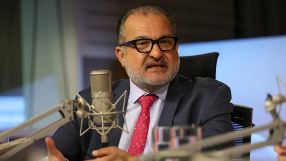 Ministro George Santoro defende fim da escala 6×1 e provoca setor de transporte