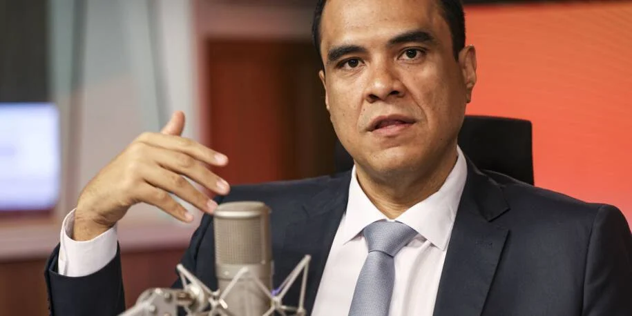 Ministro Gustavo Feliciano anuncia crédito especial para microempresárias vítimas de violência