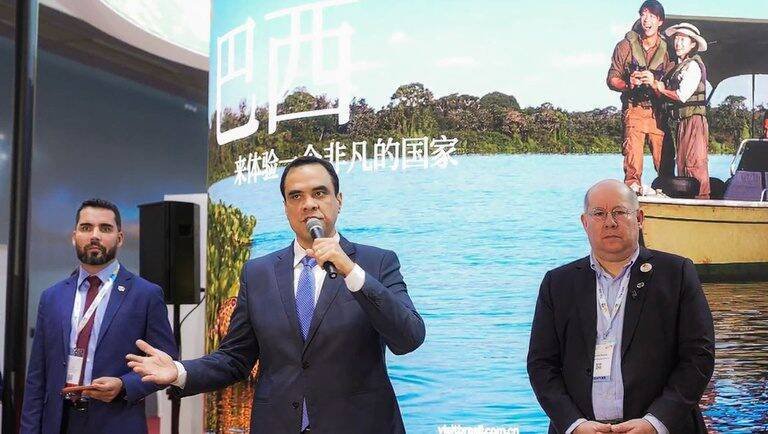 Ministro Gustavo Feliciano apresenta guia de investimentos em turismo na China