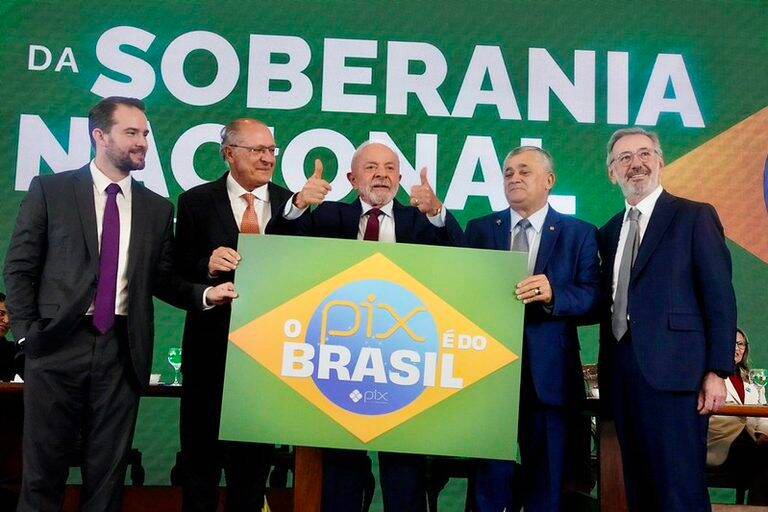 Ministro Márcio Elias Rosa celebra recordes no comércio exterior e emprego no Brasil