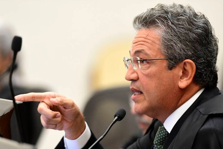 Ministro Mauro Campbell Marques cobra tribunais sobre R$ 30 bilhões no BRB