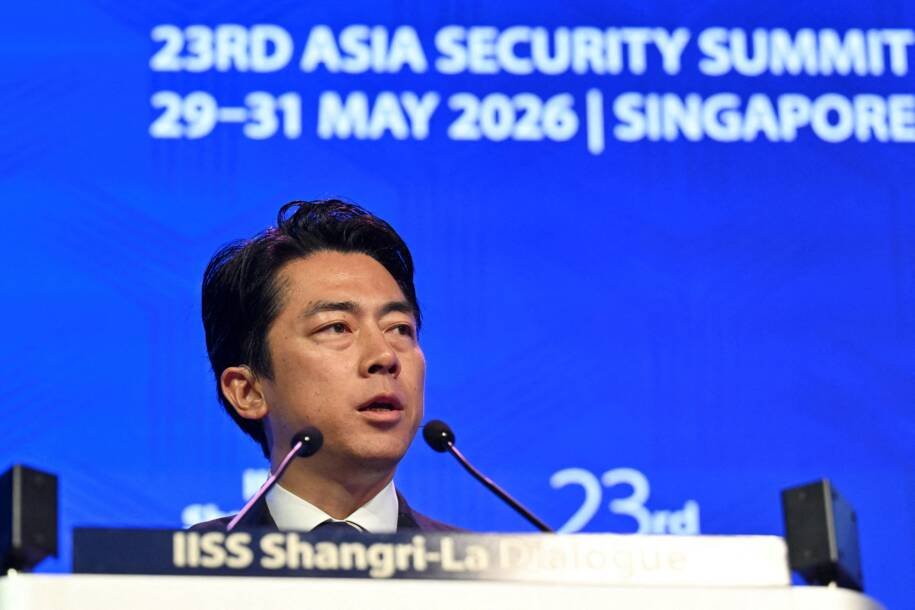 Ministro Shinjiro Koizumi critica China por aumento militar e nega 'novo militarismo'